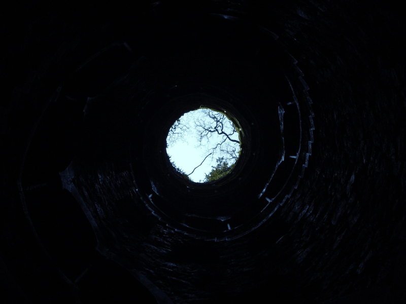 inside-well-looking-up